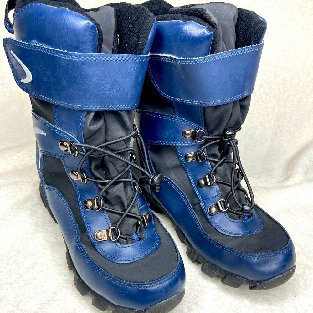 Circo boys size 3 navy snow boots